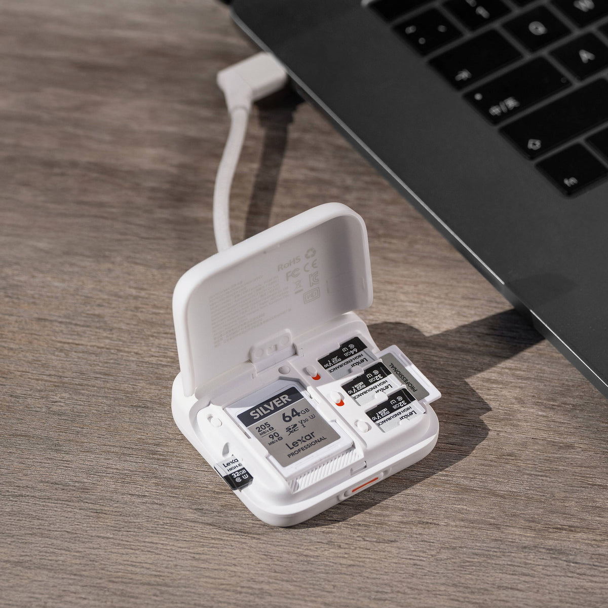 Lector de Tarjetas PGYTECH CreateMate High-Speed Mini Case (Ivory Blanco) - vista trasera