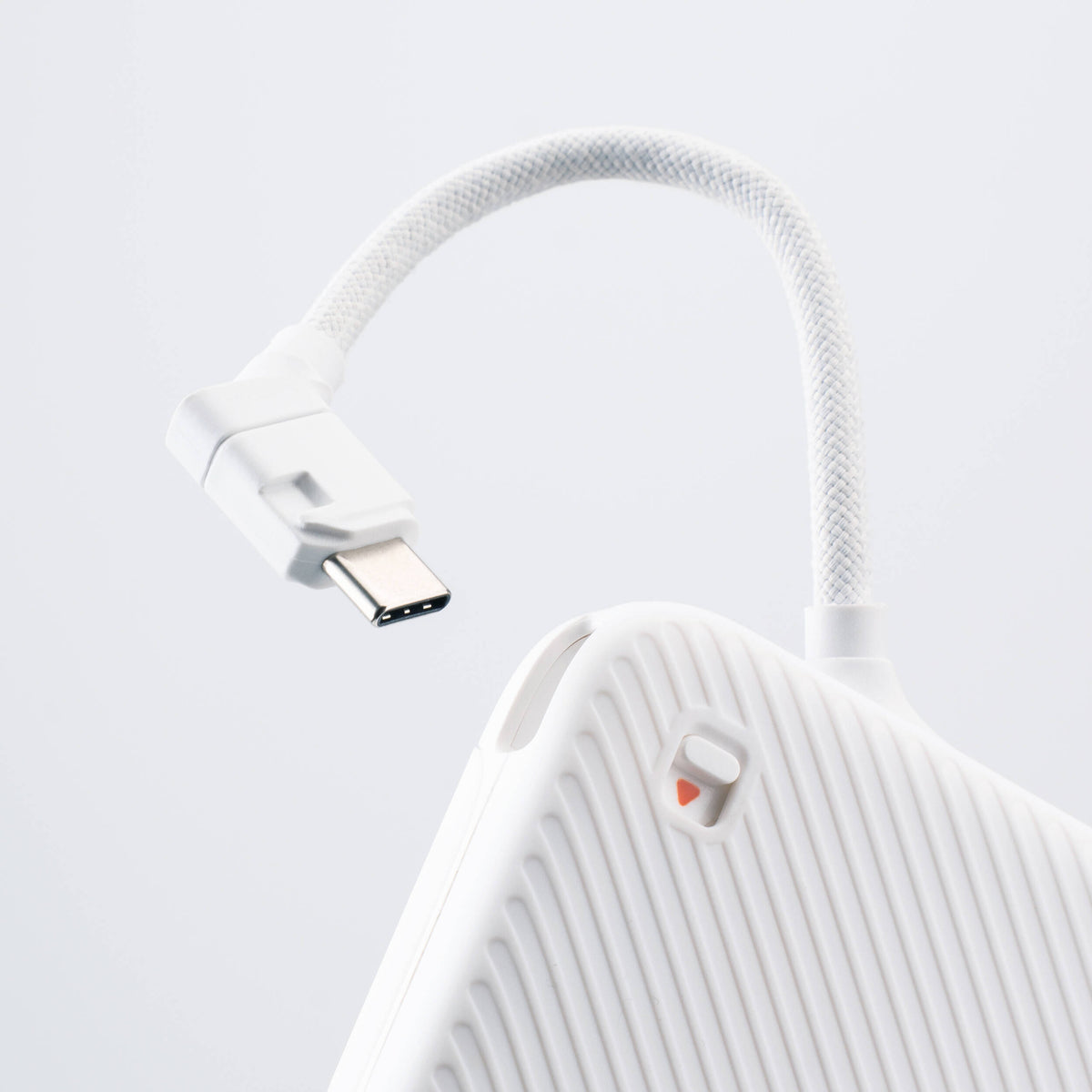 Lector de Tarjetas PGYTECH CreateMate High-Speed Mini Case (Ivory Blanco) - en uso