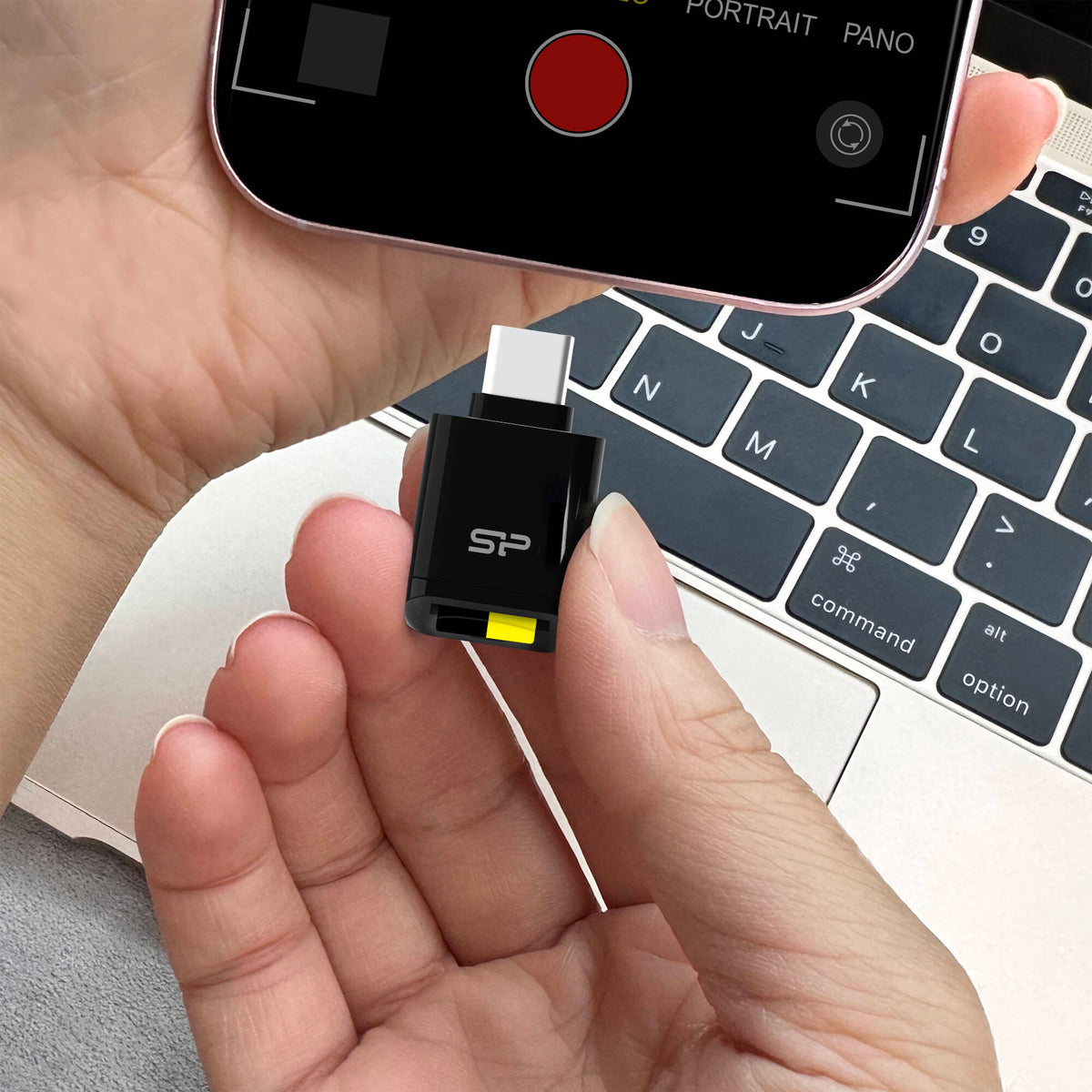 Lector de Tarjetas Silicon Power C200 USB-C microSDXC - vista lateral