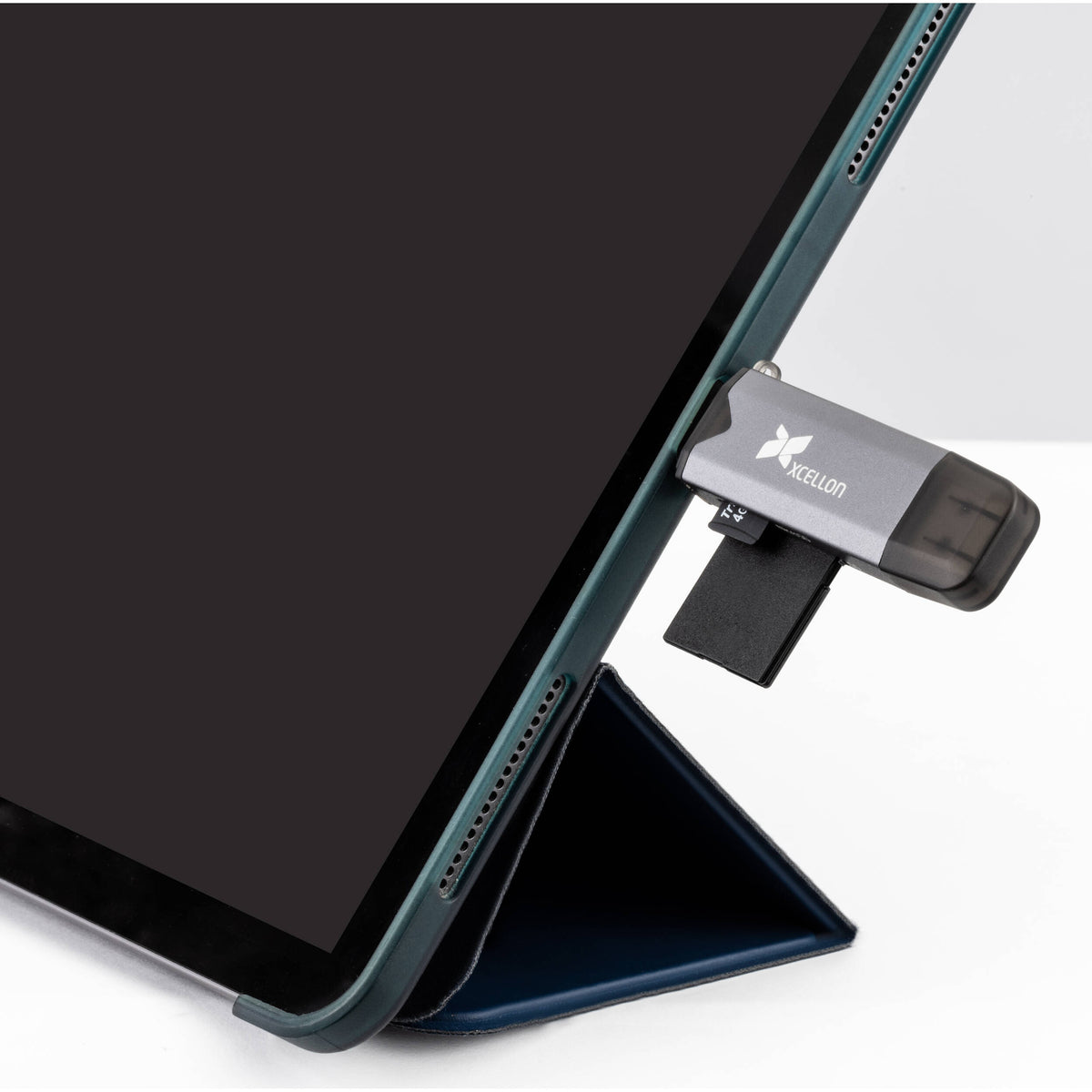 Lector de Tarjetas Xcellon Dual USB 3.2 Gen 1 - puertos y conexiones