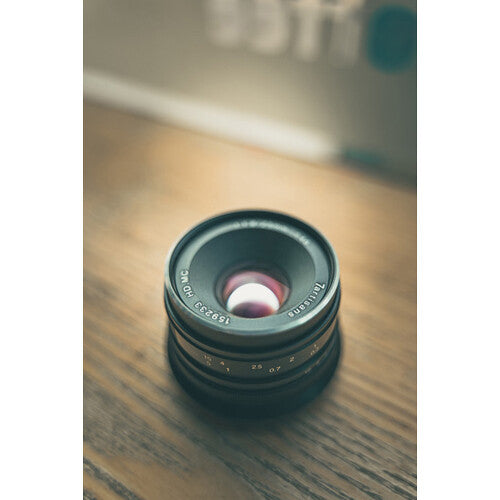 Lente 7Artisans 25mm f/1.8 (Negro) - en uso