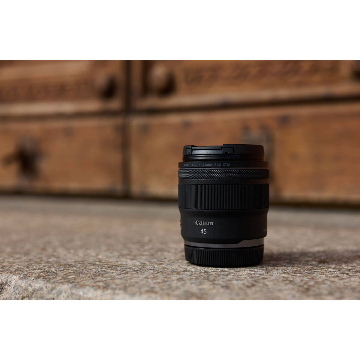 Lente Canon RF 45mm f/1.2 STM - detalle