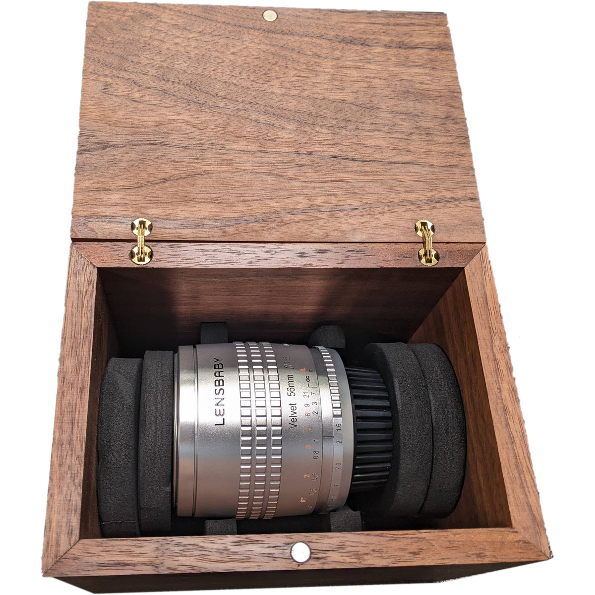 Lente Lensbaby Velvet 56mm f/1.6 SE (Limited Edition, Nikon F, Plateado) - vista lateral