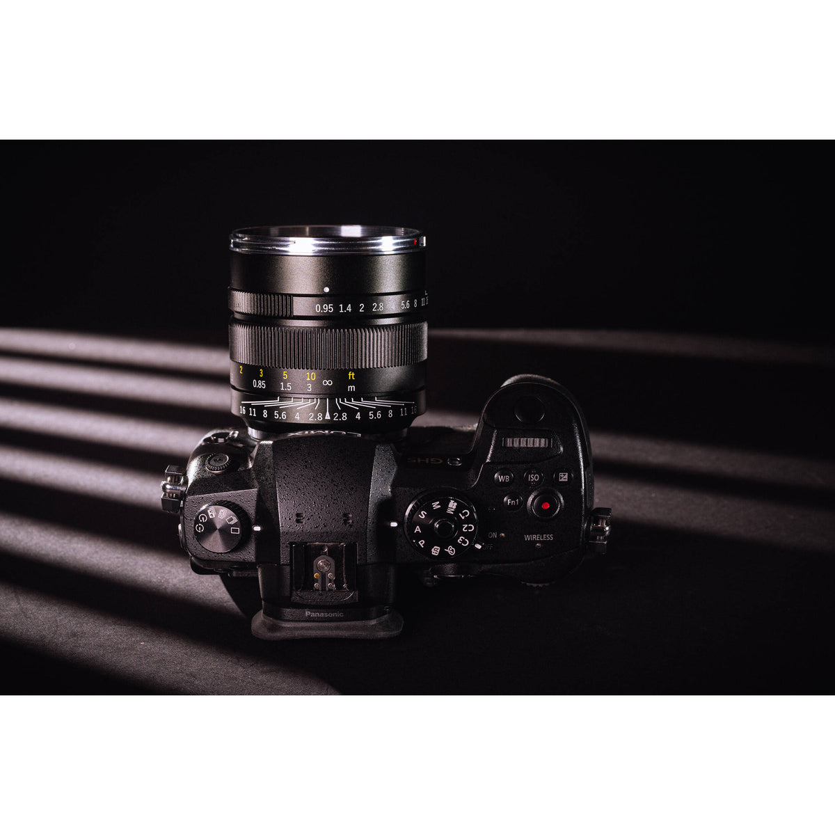 Lente Mitakon Zhongyi Speedmaster 17mm f/0.95 (Negro) - detalle