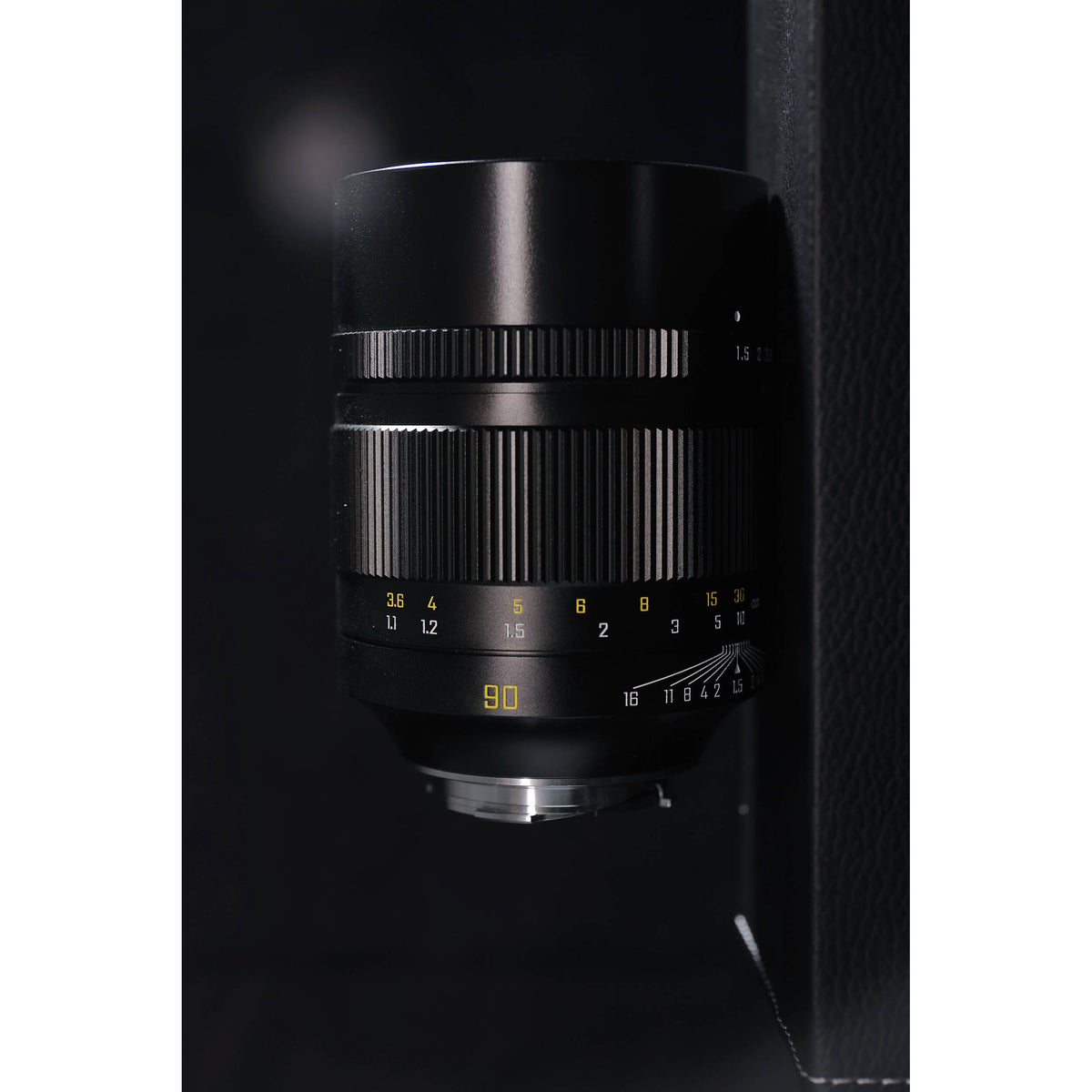 Lente Mitakon Zhongyi Speedmaster 90mm f/1.5 - vista lateral