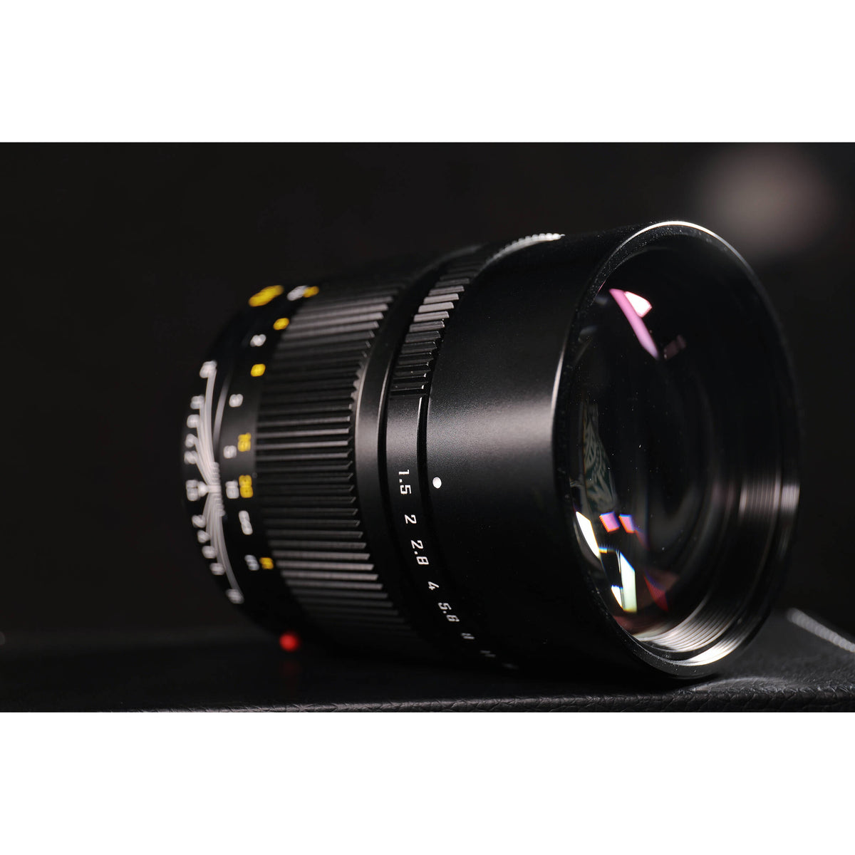 Lente Mitakon Zhongyi Speedmaster 90mm f/1.5 - contenido de la caja