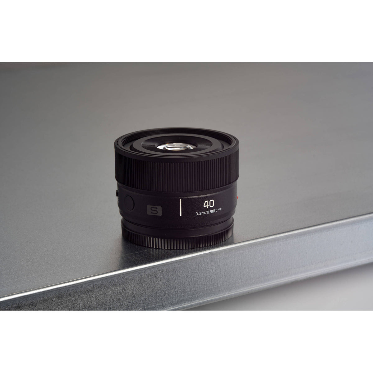 Lente Panasonic LUMIX S 40mm f/2 (Negro) - contenido de la caja