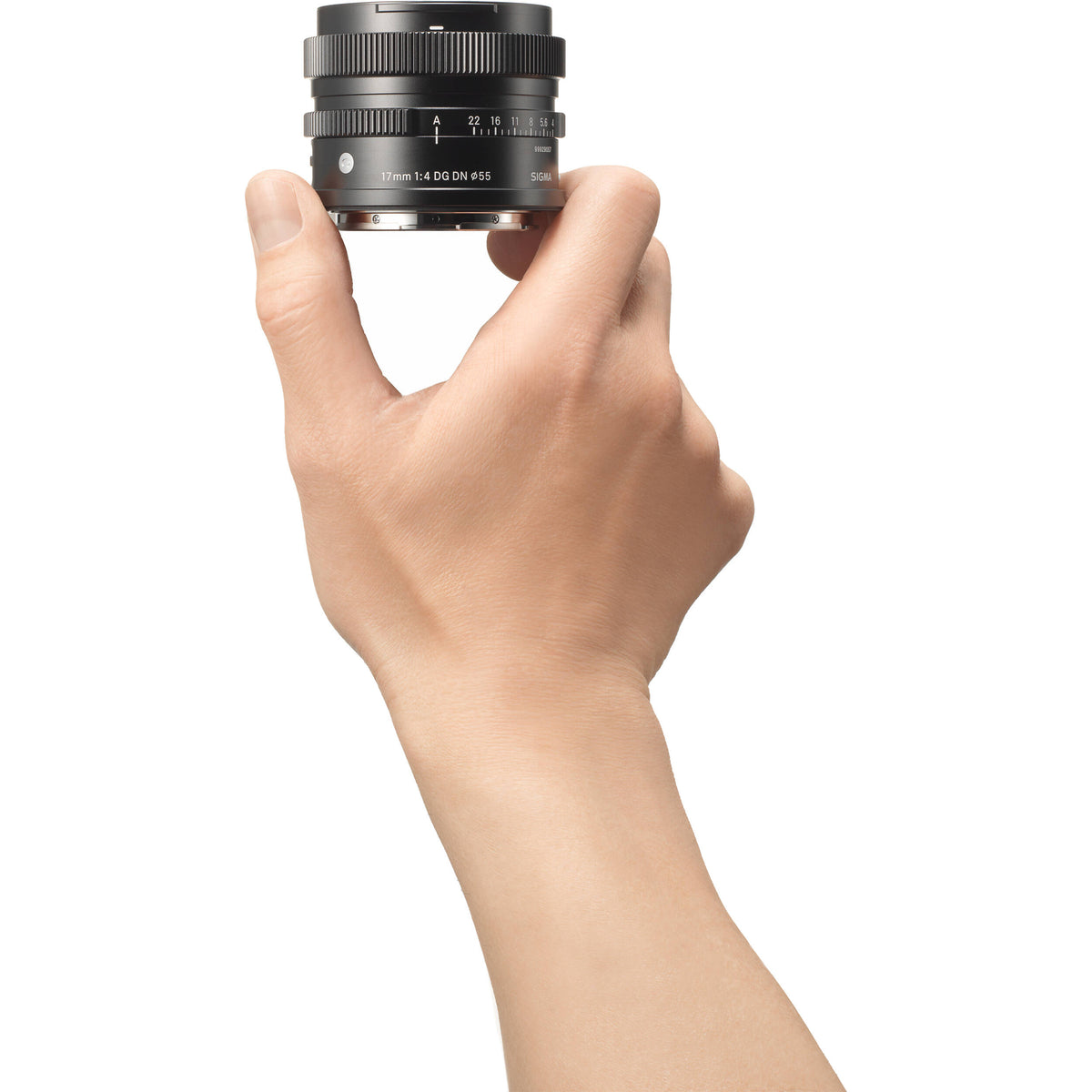 Lente Sigma 17mm f/4 DG DN Contemporary - vista lateral