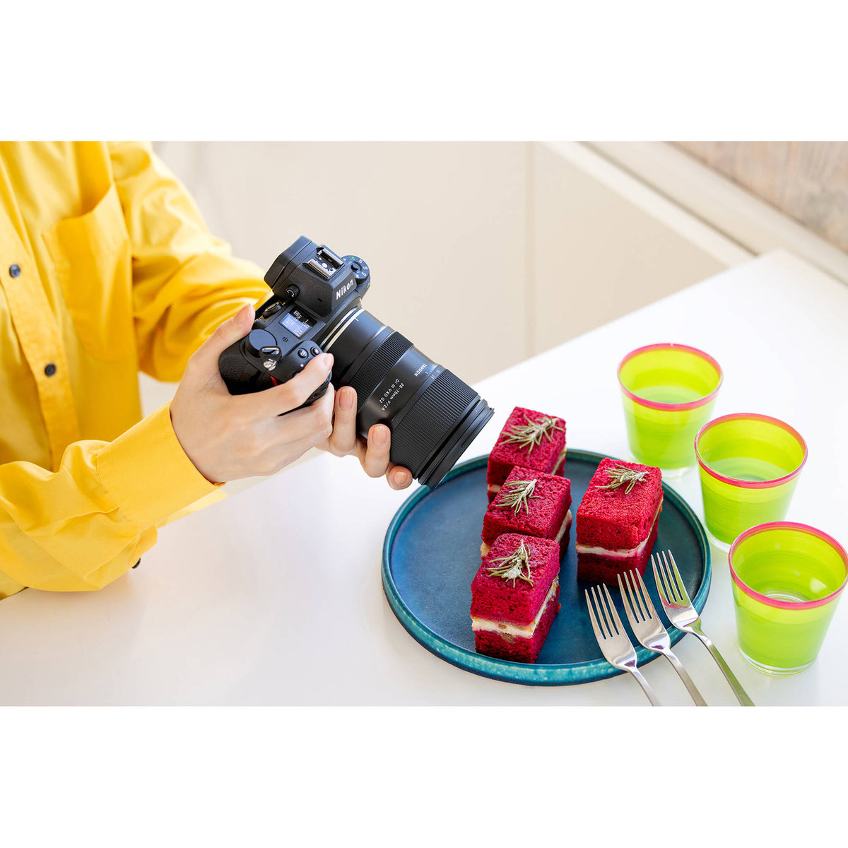 Lente Tamron 28-75mm f/2.8 Di III VXD G2 - contenido de la caja