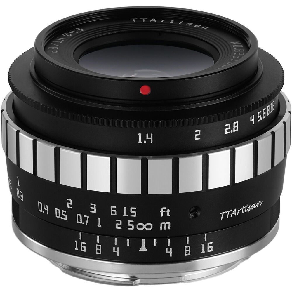 Lente TTArtisan 23mm f/1.4 (Negro & Plateado) - vista frontal