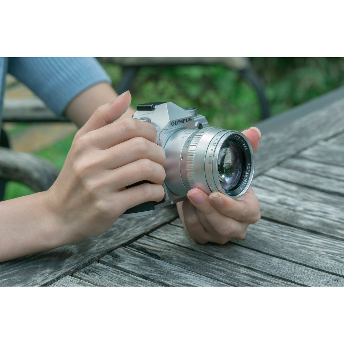 Lente TTArtisan 50mm f/1.2 (Plateado) - contenido de la caja