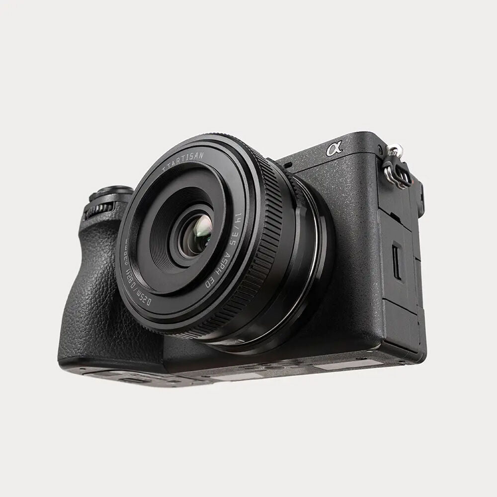 Lente TTArtisan AF 14mm f/3.5 (Negro) - vista frontal