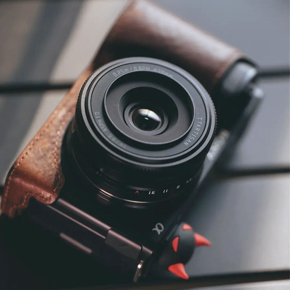 Lente TTArtisan AF 14mm f/3.5 (Negro) - contenido de la caja