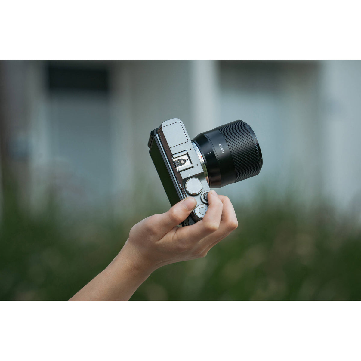 Lente TTArtisan AF 56mm f/1.8 (Negro) - contenido de la caja