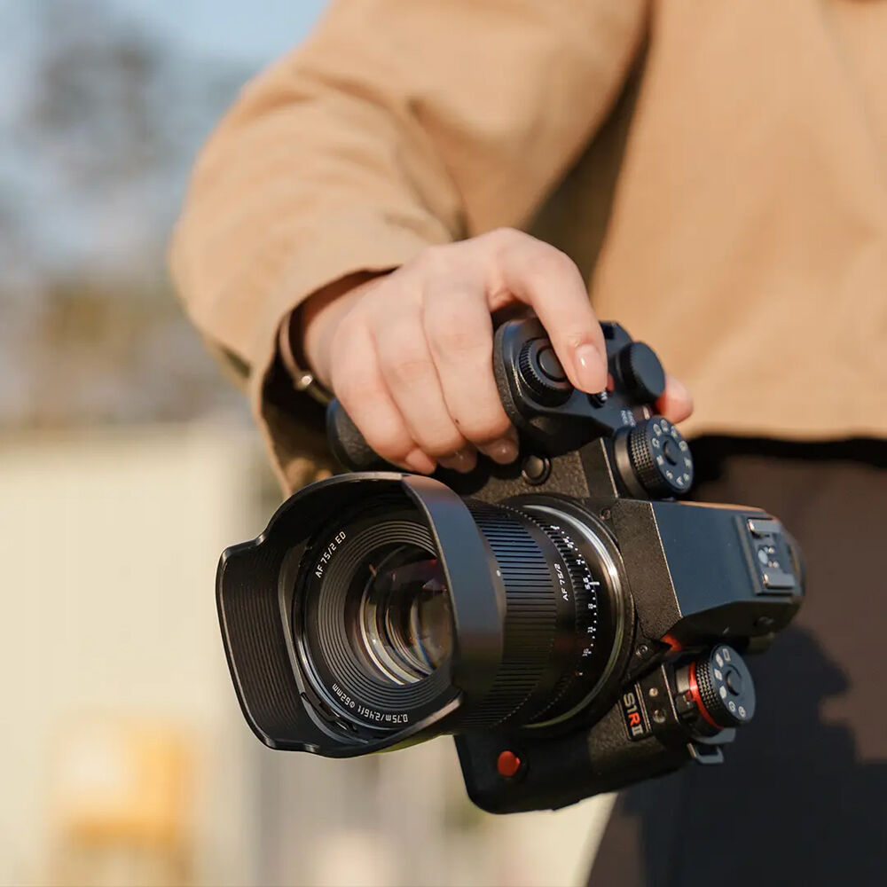 Lente TTArtisan AF 75mm f/2 (Plateado) - contenido de la caja