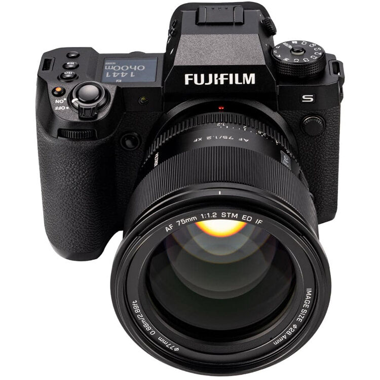 Lente Viltrox 75mm f/1.2 AF - contenido de la caja