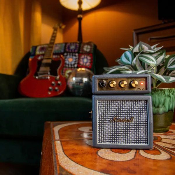 microamplificador-de-guitarra-marshall-ms-2-1w-2-canales-con-overdrive-gris-oscuro-clasico