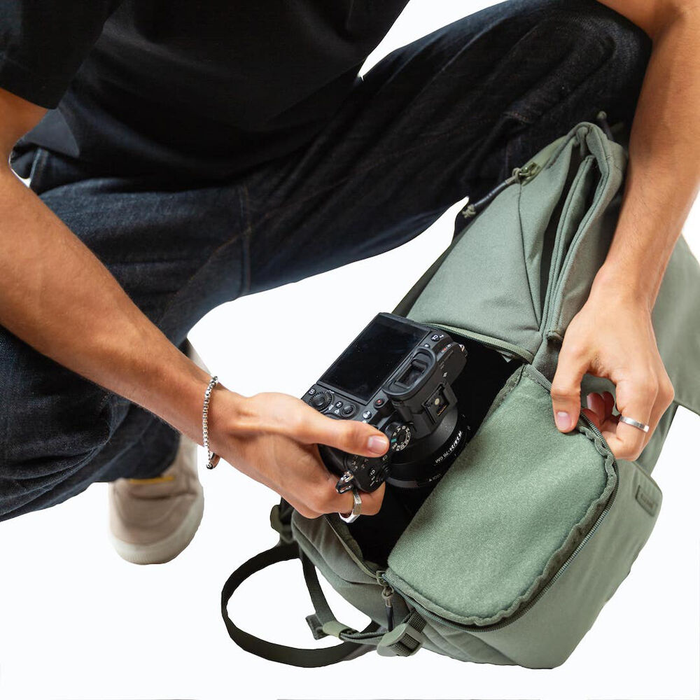 Mochila Brevite The Runner (Pine Verde, 18L) - contenido de la caja