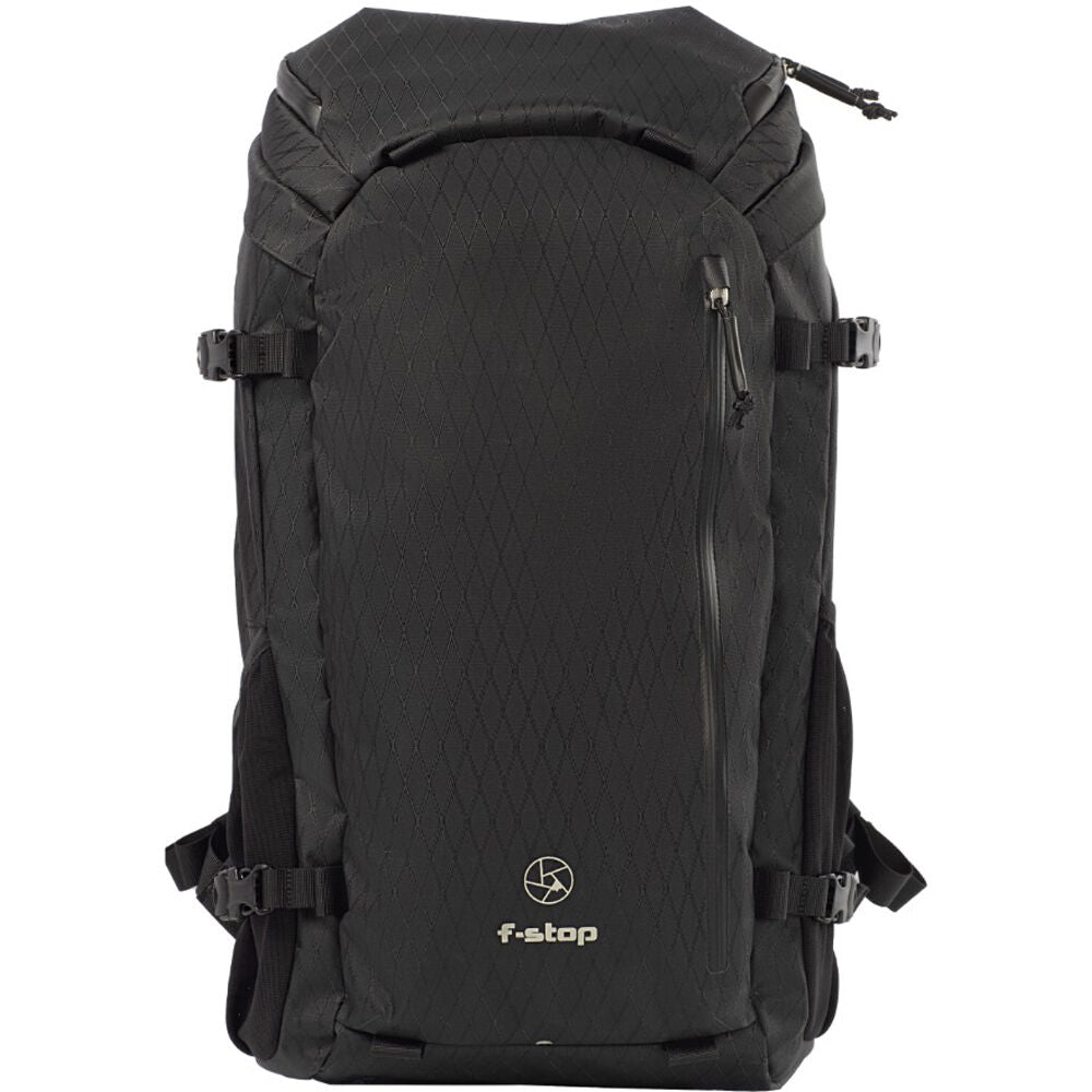 Mochila f-stop Kashmir 2 Air para Male Torsos (Anthracite Negro, 33L) - en uso