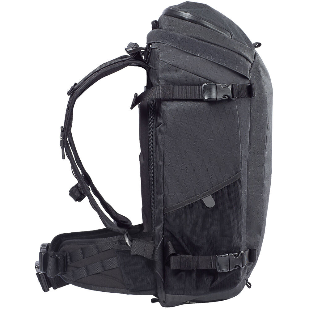 Mochila f-stop Lotus 4 CORE DuraDiamond (Anthracite Negro, 28L) - en uso
