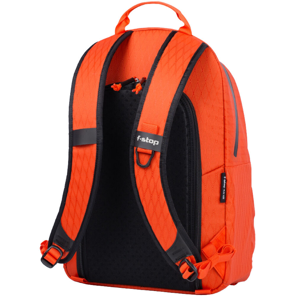 Mochila f-stop Rju Air (Rojo Magma, 18L) - vista trasera