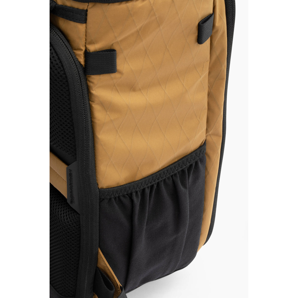 Mochila Gura Gear Kiboko City Classic Mini (Negro, 12L) - en uso