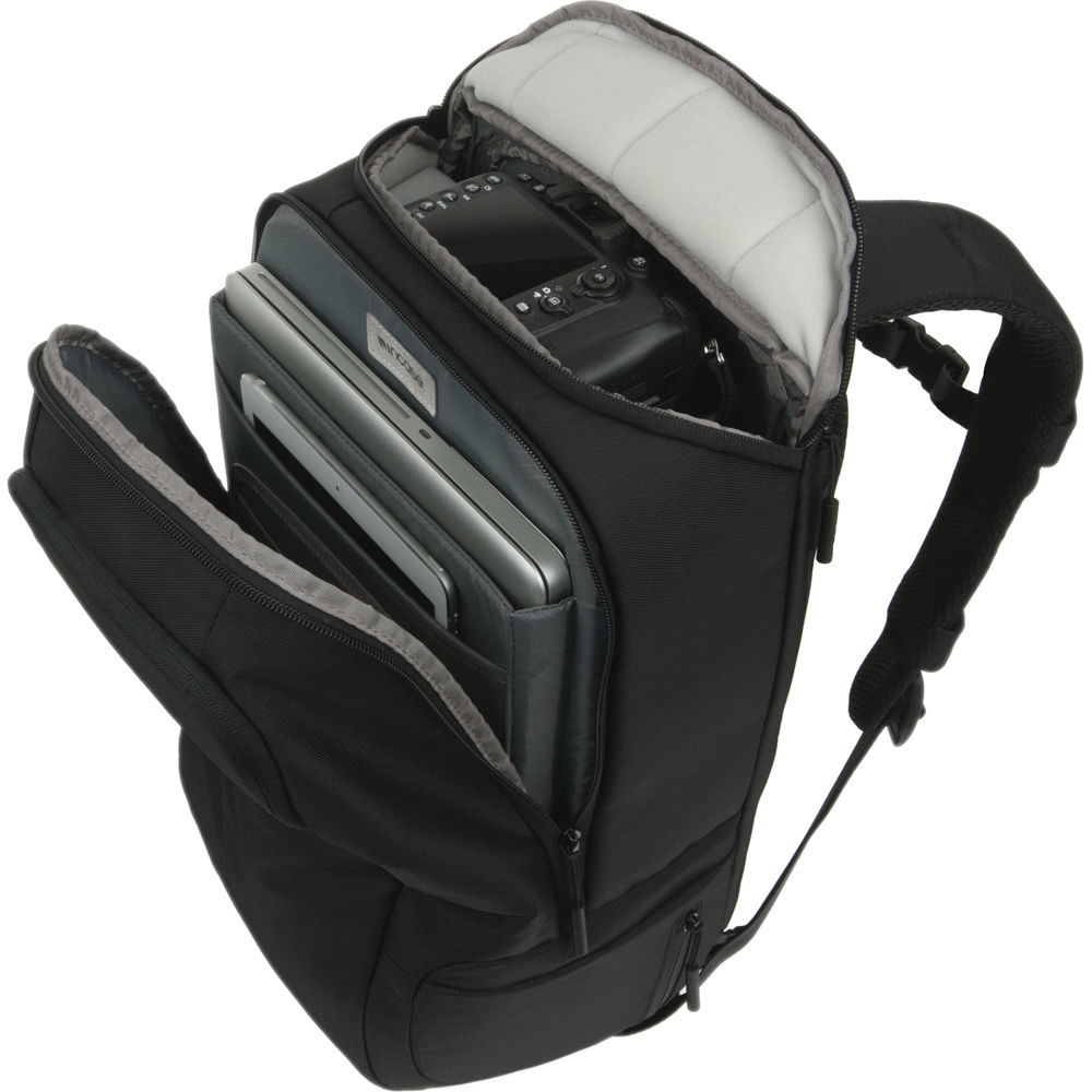 Mochila Incase Pro Pack (Negro) - puertos y conexiones