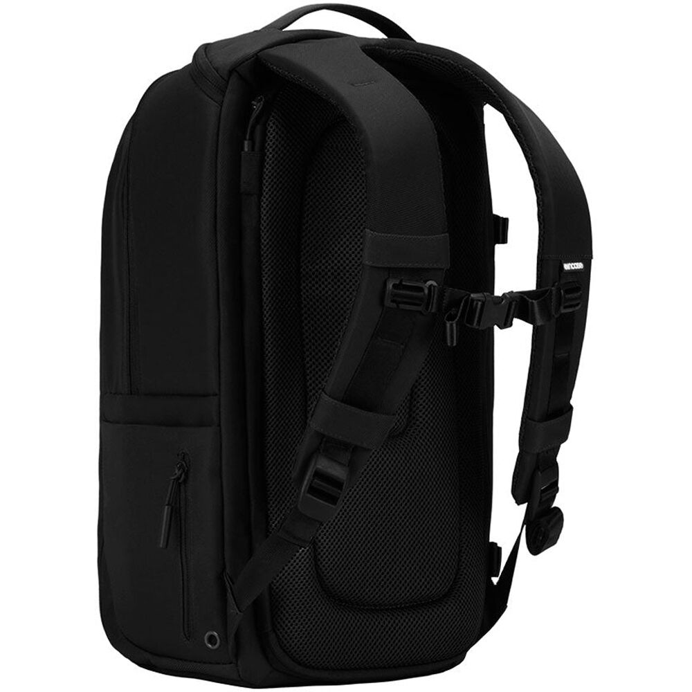 Mochila Incase Pro Pack (Negro) - en uso