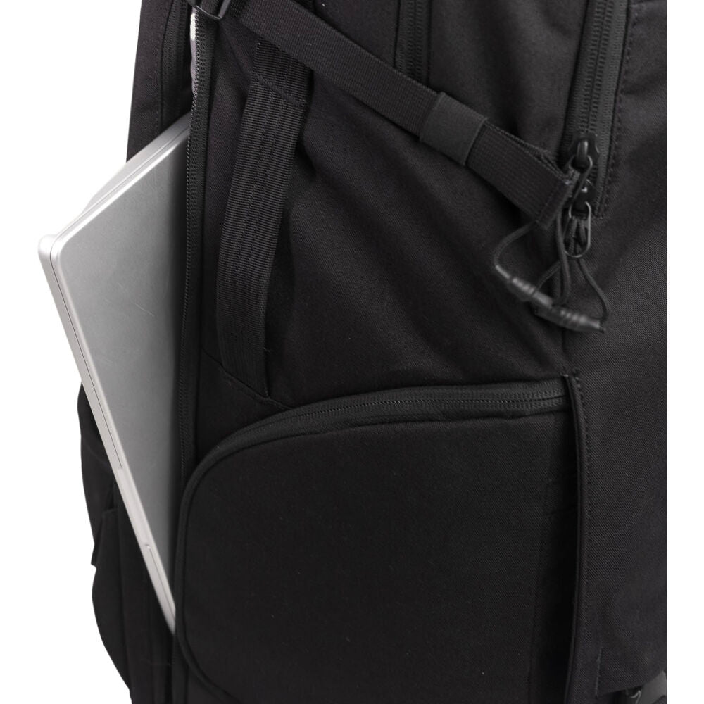 Mochila Moment DayChaser Pack (Negro) - en uso