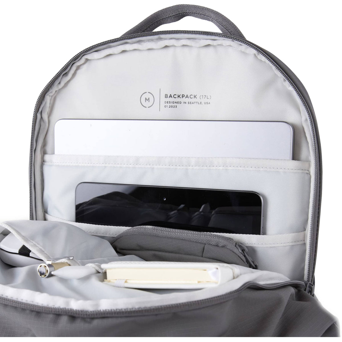 Mochila Moment Everything (Negro, 21L) - contenido de la caja