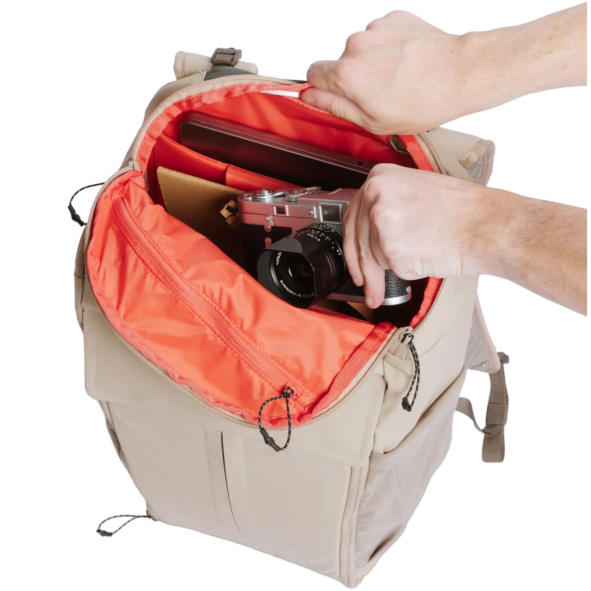 Mochila Moment Sequence (Desert, 23L) - vista trasera