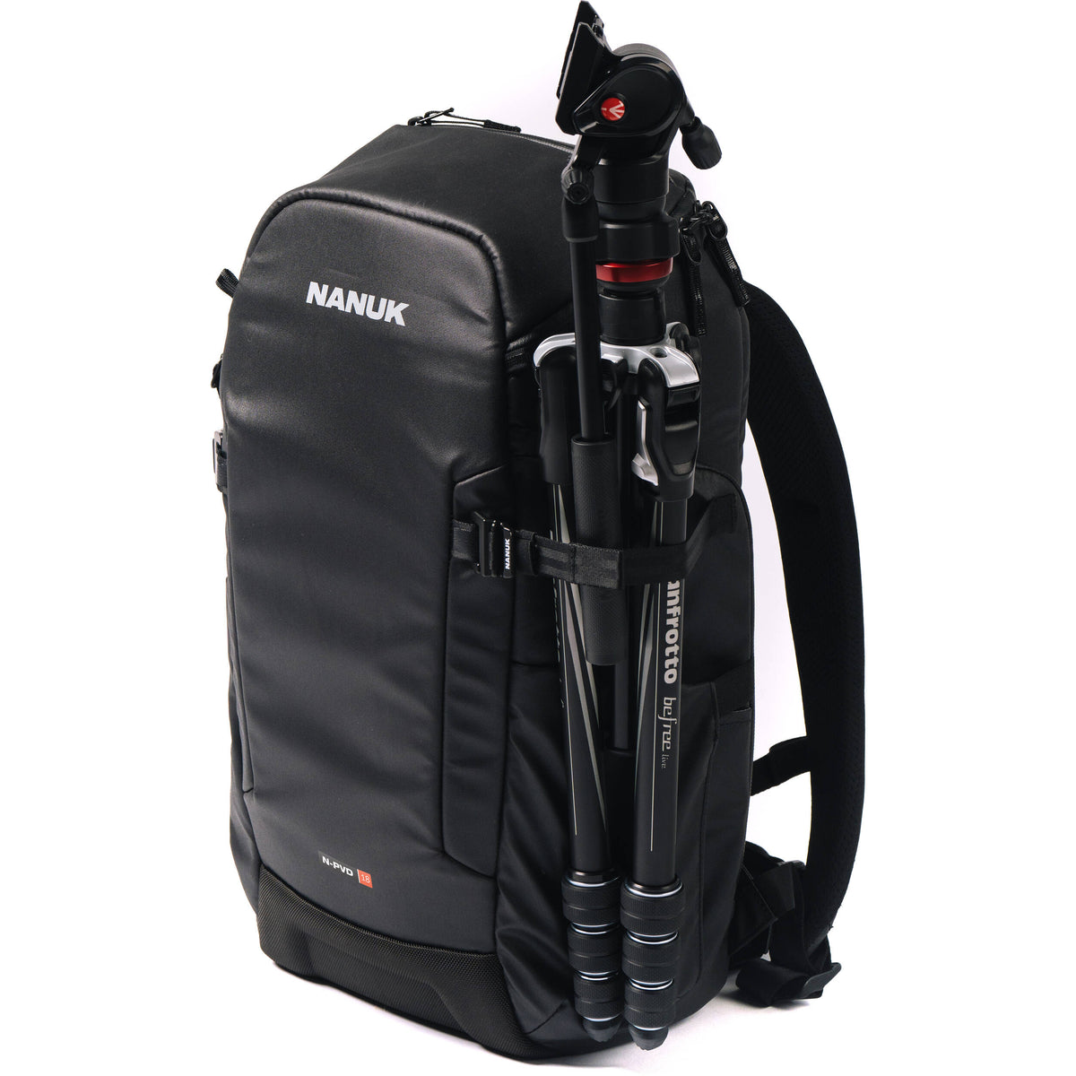 Mochila Nanuk N-PVD para Photo, Video, Drone, y Laptop (Negro, 18L) - en uso