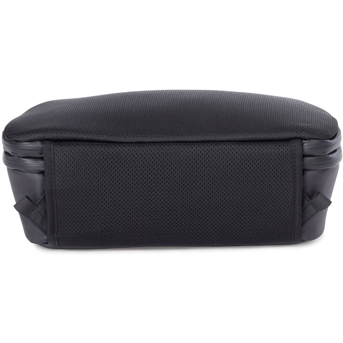 Mochila Nomatic McKinnon 21L Cube Pack y Convertible - puertos y conexiones