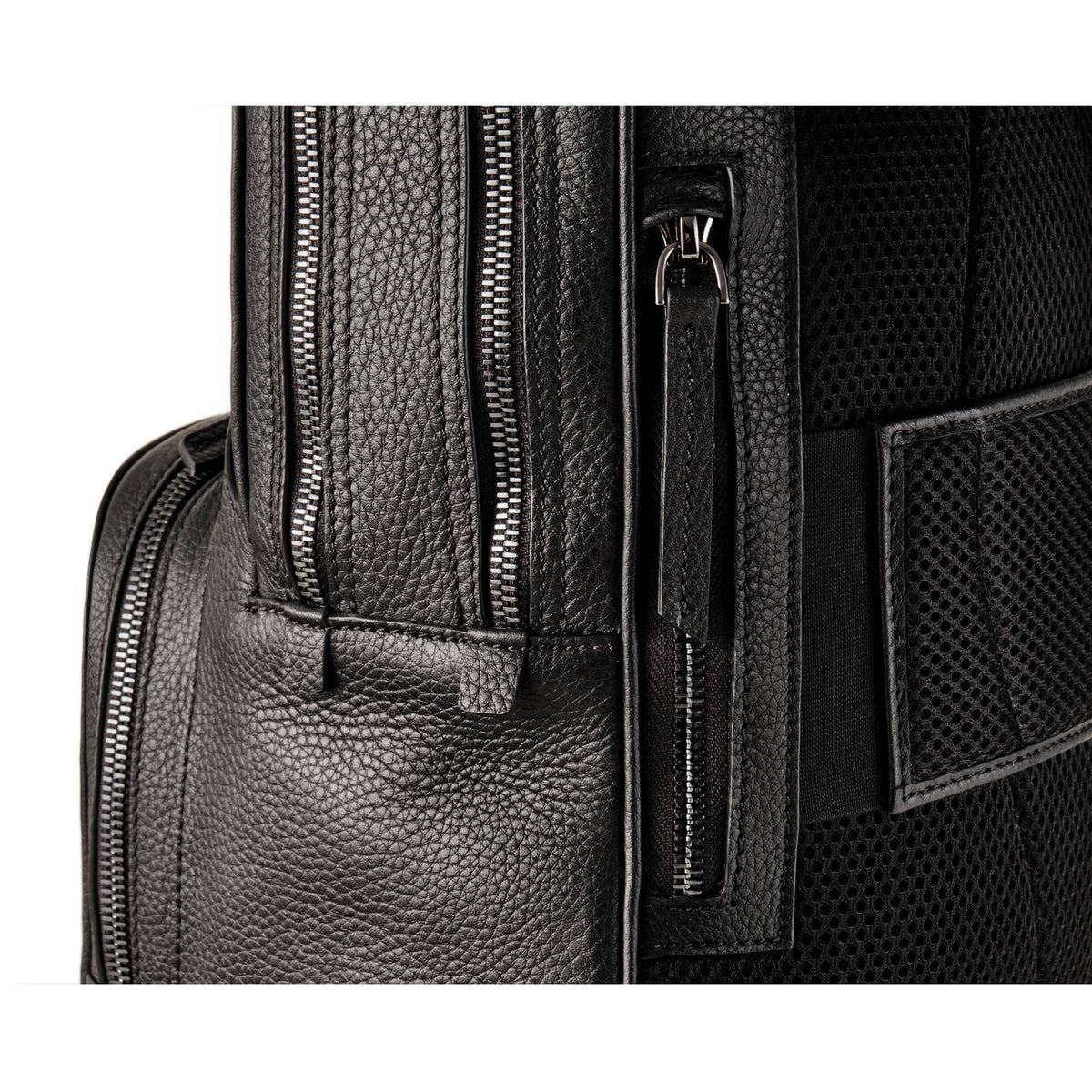 Mochila Oberwerth Q (Full-Grain Leather, Negro) - en uso