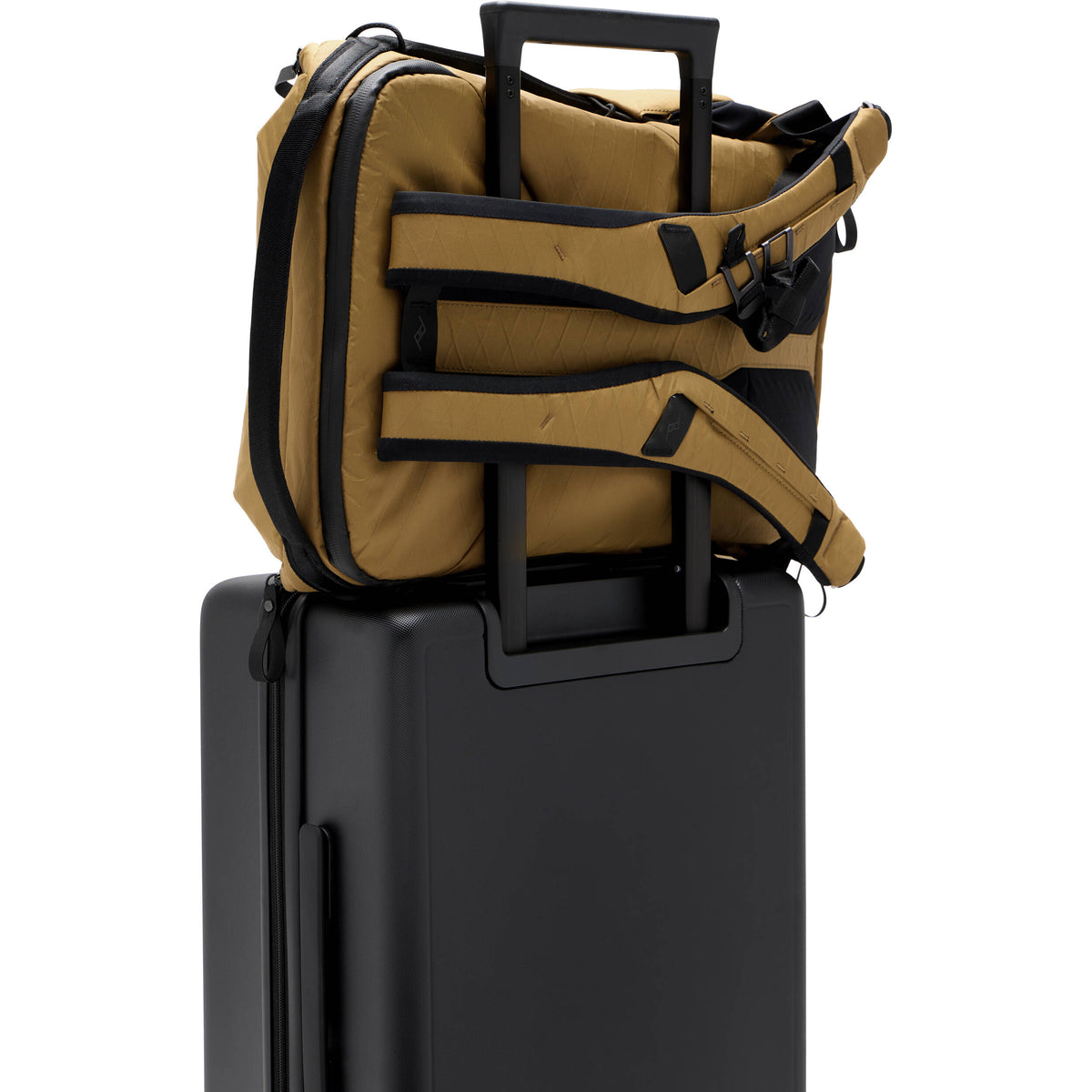 Mochila Peak Design Everyday (Coyote, 30L) - en uso