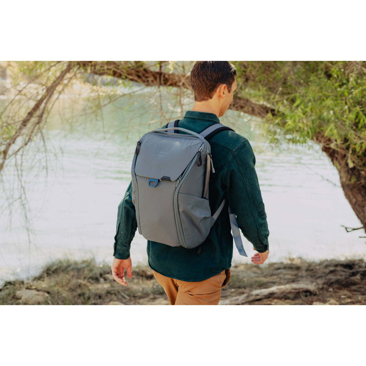 Mochila Peak Design Everyday (Ocean, 20L) - en uso
