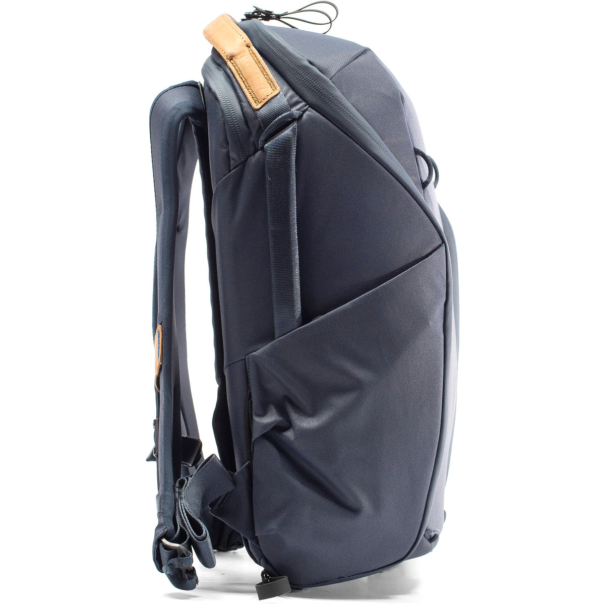 Mochila Peak Design Everyday Zip (Midnight Azul, 15L) - puertos y conexiones