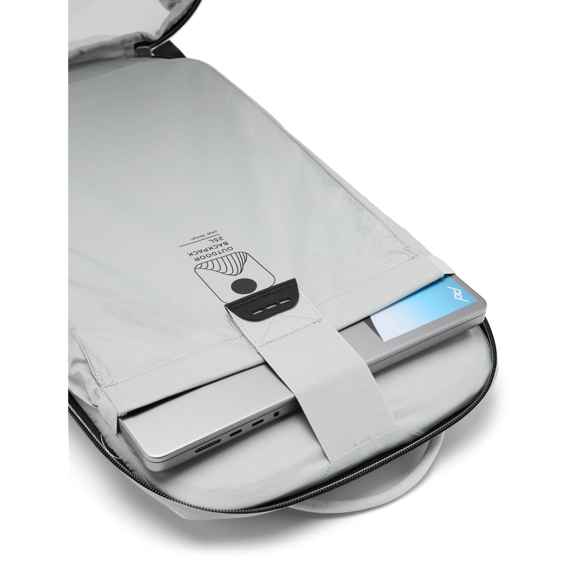 Mochila Peak Design Outdoor (Cloud, 25L) - puertos y conexiones
