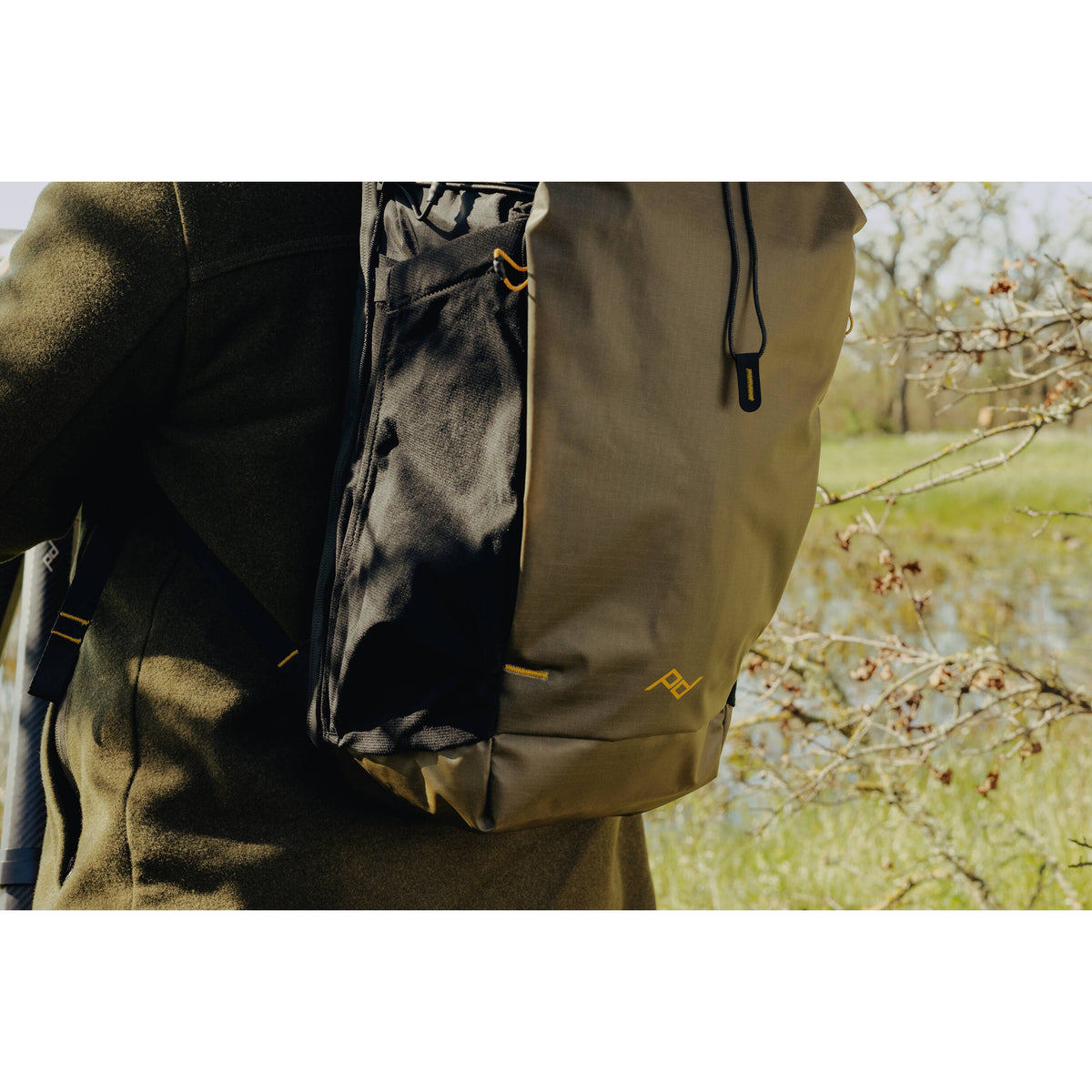 Mochila Peak Design Outdoor (Kelp, 25L) - contenido de la caja