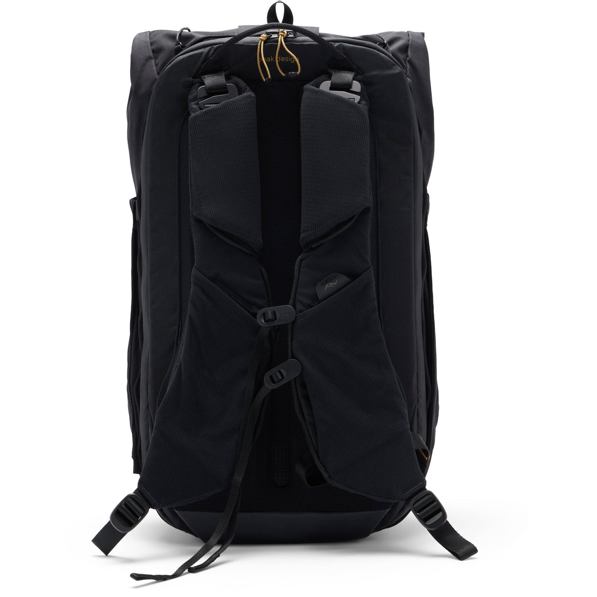Mochila Peak Design Outdoor (Negro, 25L) - puertos y conexiones
