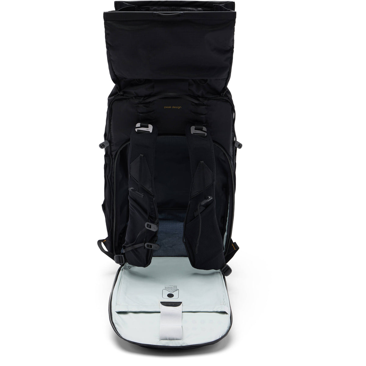 Mochila Peak Design Outdoor (Negro, 45L) - puertos y conexiones