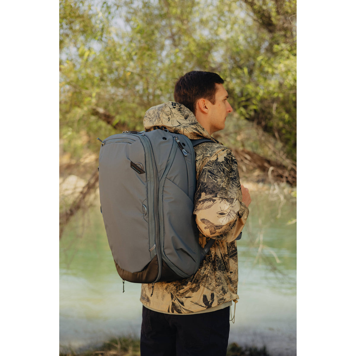 Mochila Peak Design Travel (Ocean, 45L) - puertos y conexiones