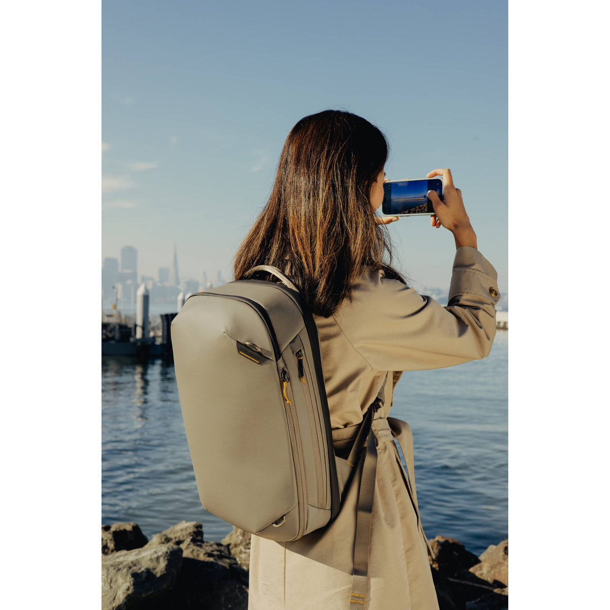 Mochila Peak Design Travel (Stone, 20L) - contenido de la caja