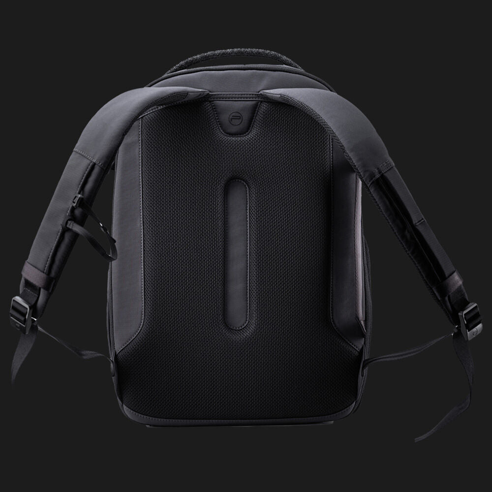 Mochila PGYTECH OneGo Lite (Cream, 16L) - puertos y conexiones