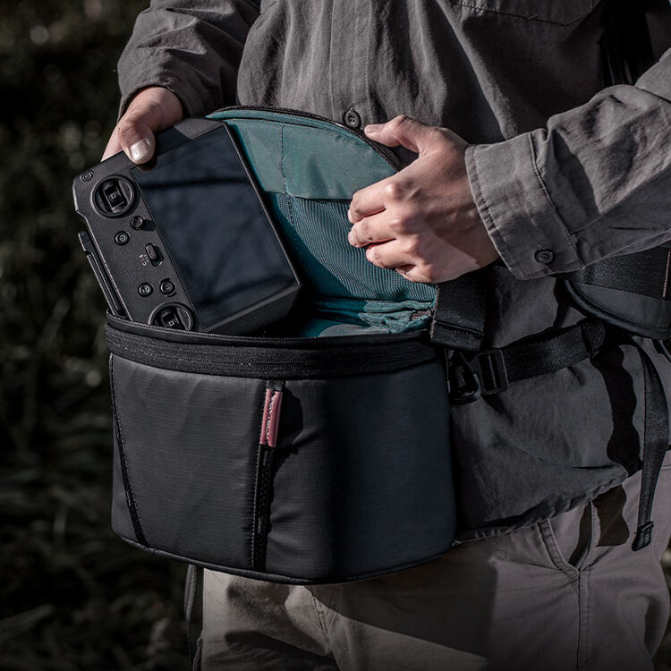 Mochila PGYTECH OneMo 2 (Gris Camo, 25L) - puertos y conexiones