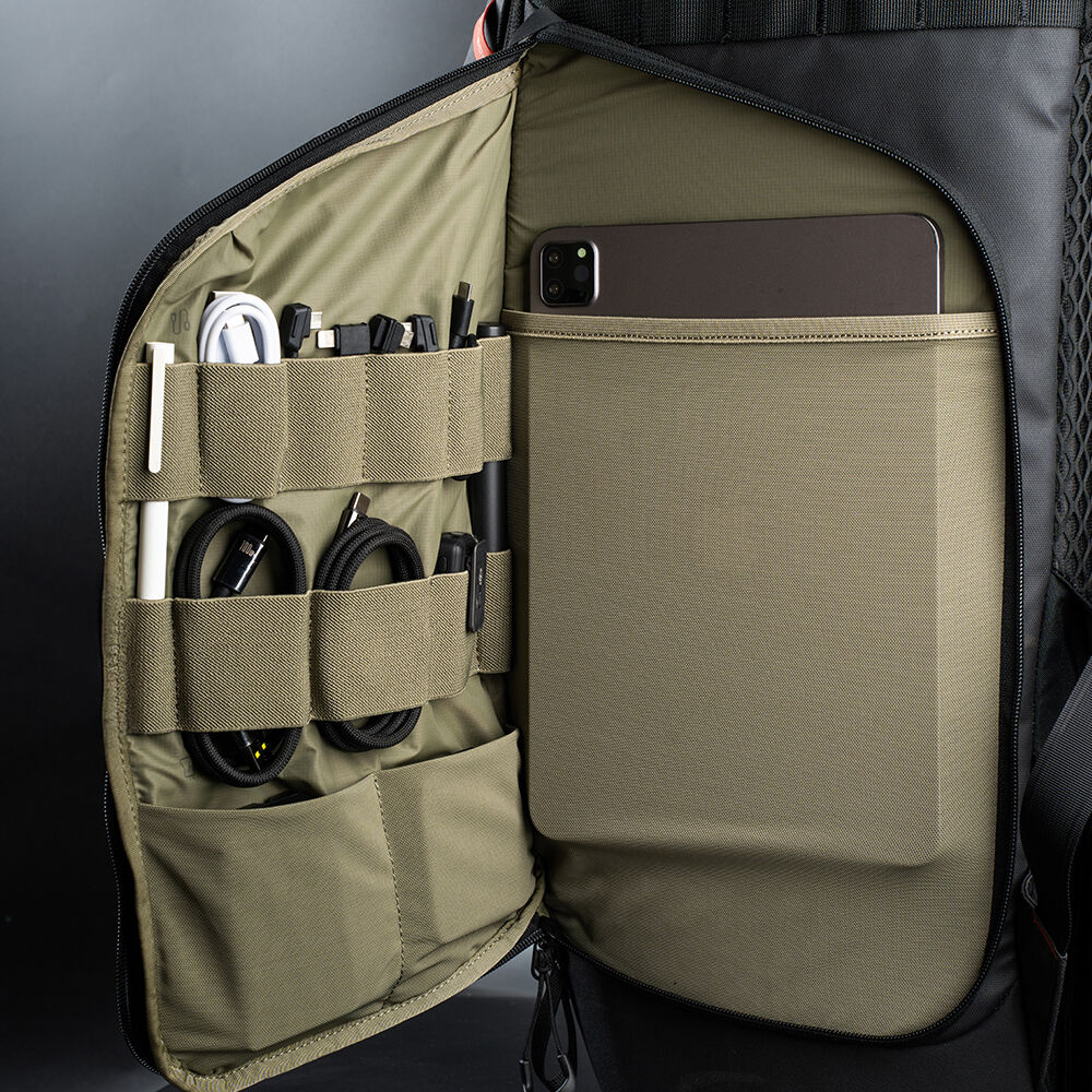 Mochila PGYTECH OnePro ST (Night Camo) - contenido de la caja