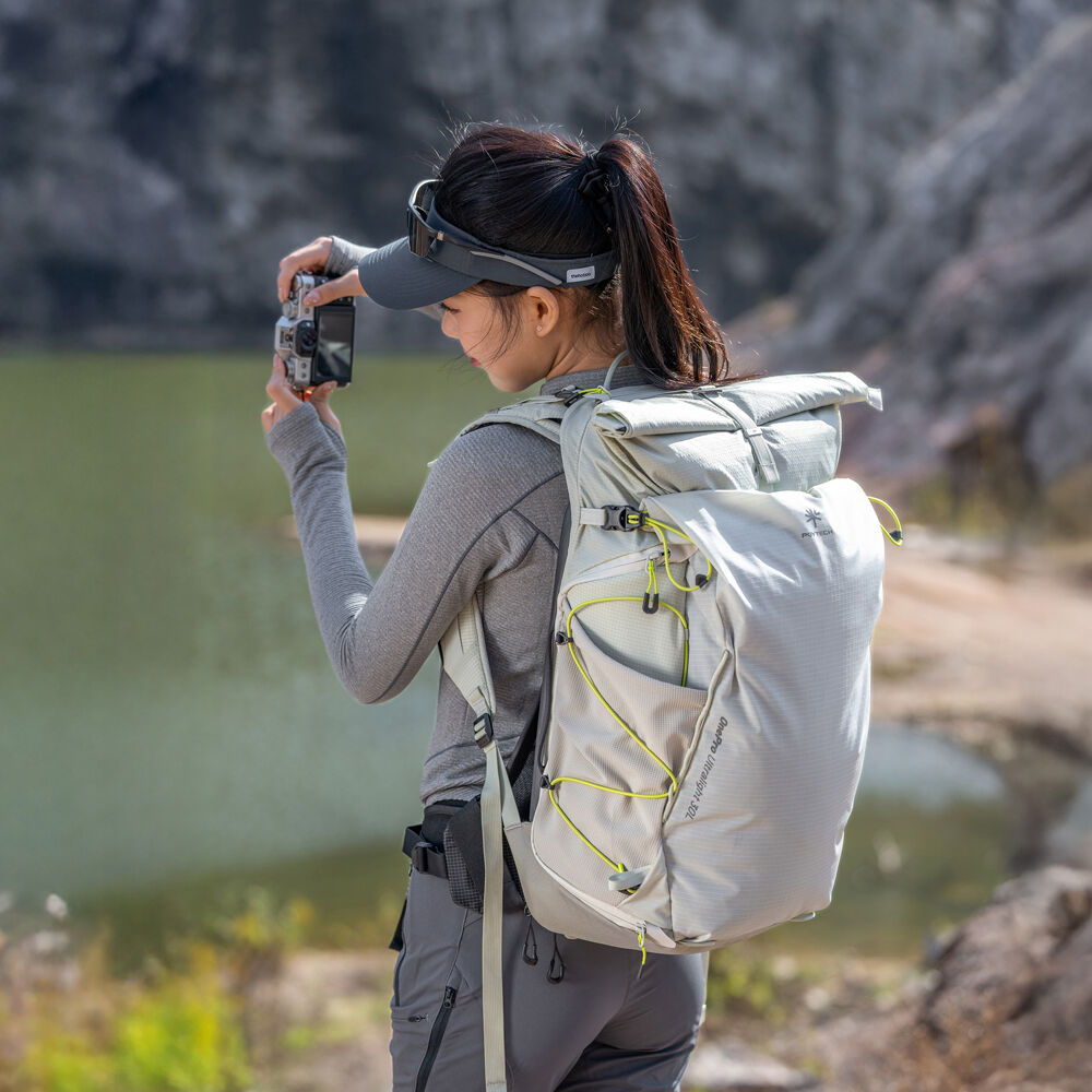 Mochila PGYTECH OnePro Ultralight (Space Negro, 30L) - vista frontal