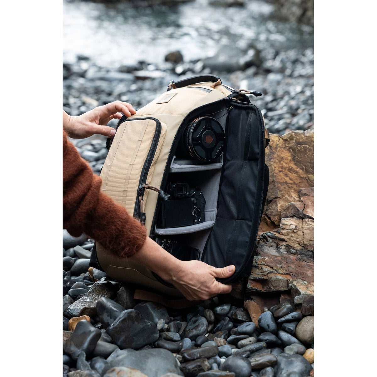 Mochila PolarPro RoadRunner (16L, Desert) - vista frontal