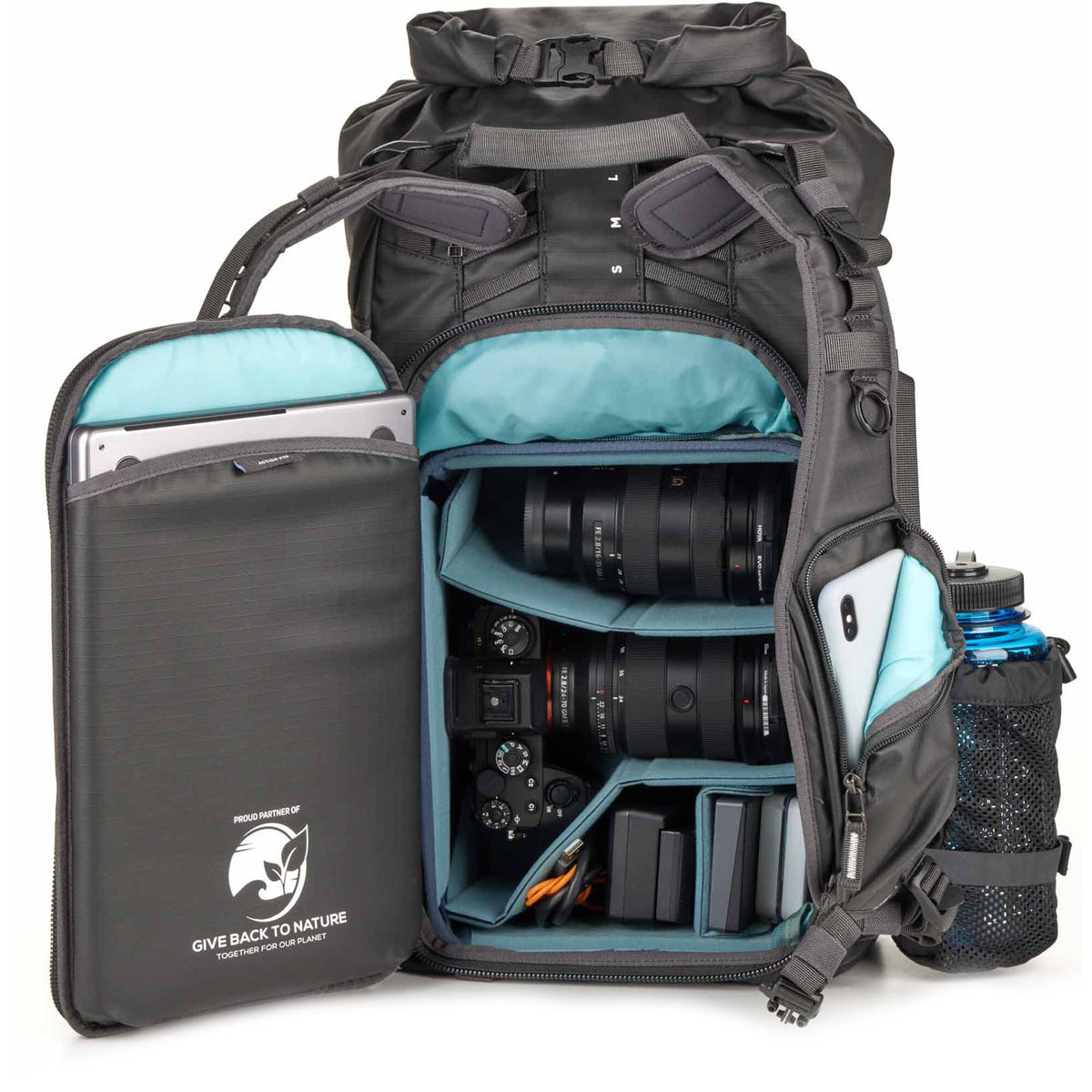 Mochila Shimoda Designs Action X25 V2 Starter Kit (Negro, 25L) - puertos y conexiones