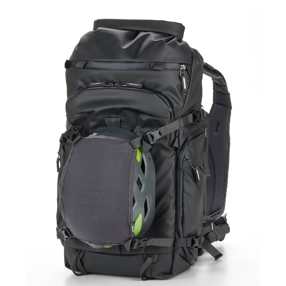 Mochila Shimoda Designs Action X25 V2 Starter Kit (Verde Army, 25L) - en uso
